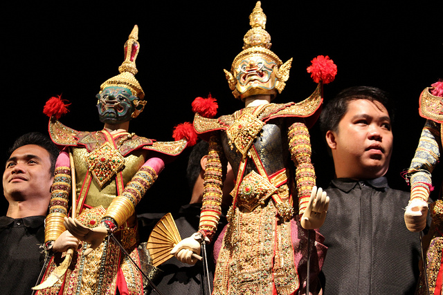 things_to_do_in_bangkok_traditional_puppet_puppeteer