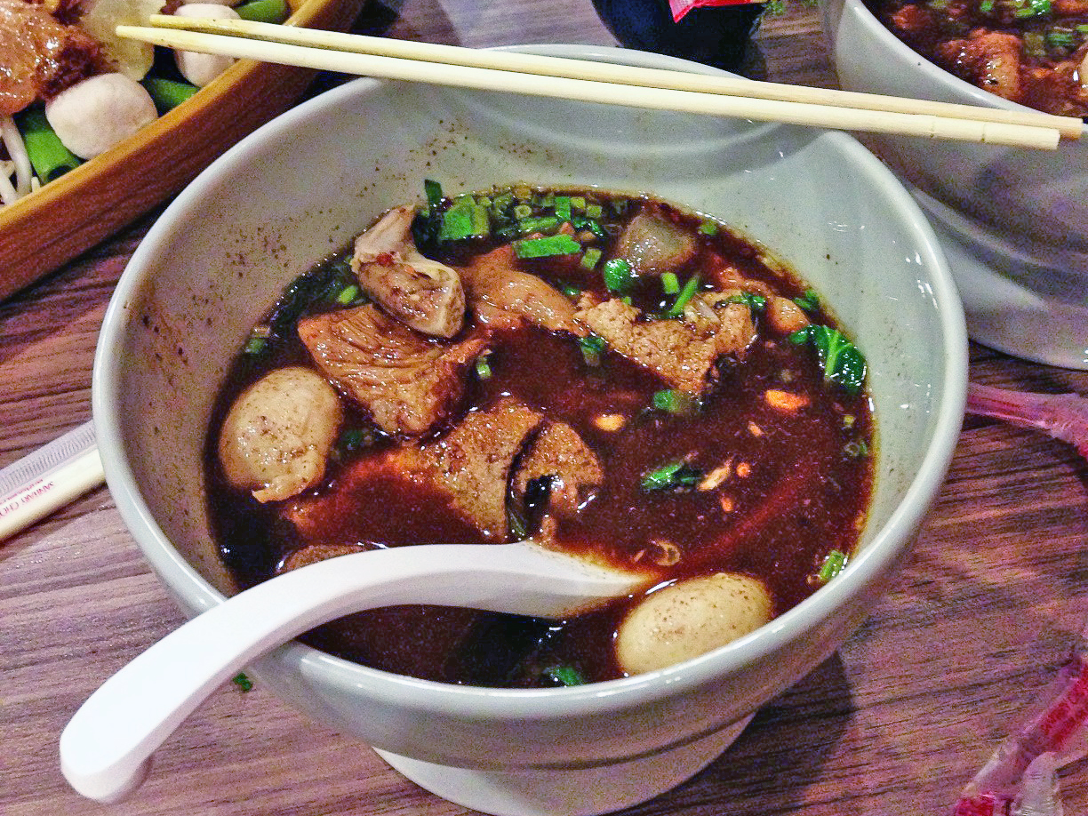 foodie, things to do in bangkok, boat noodle