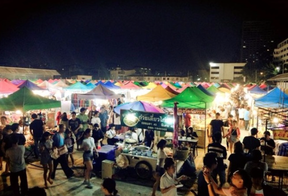 things to do in bangkok, bangkok, night market, train market
