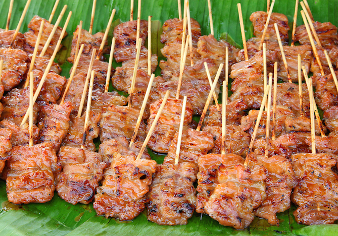 Grilled pork with sticky rice (Khao Niew Moo Ping)