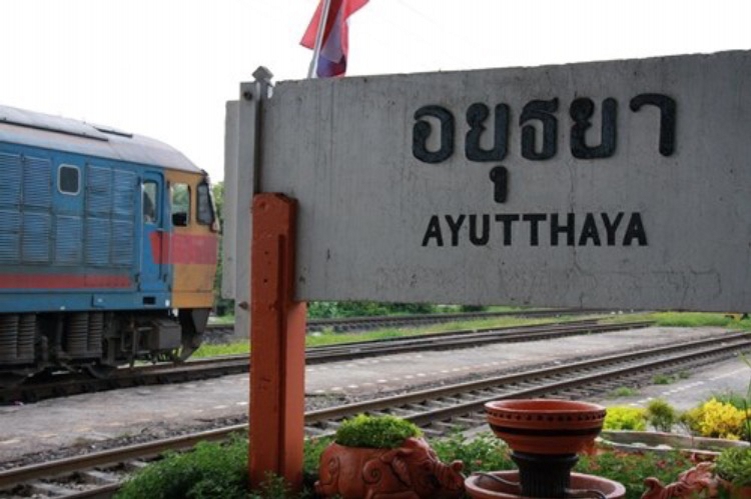 cycling in Thailand_train_ayutthaya