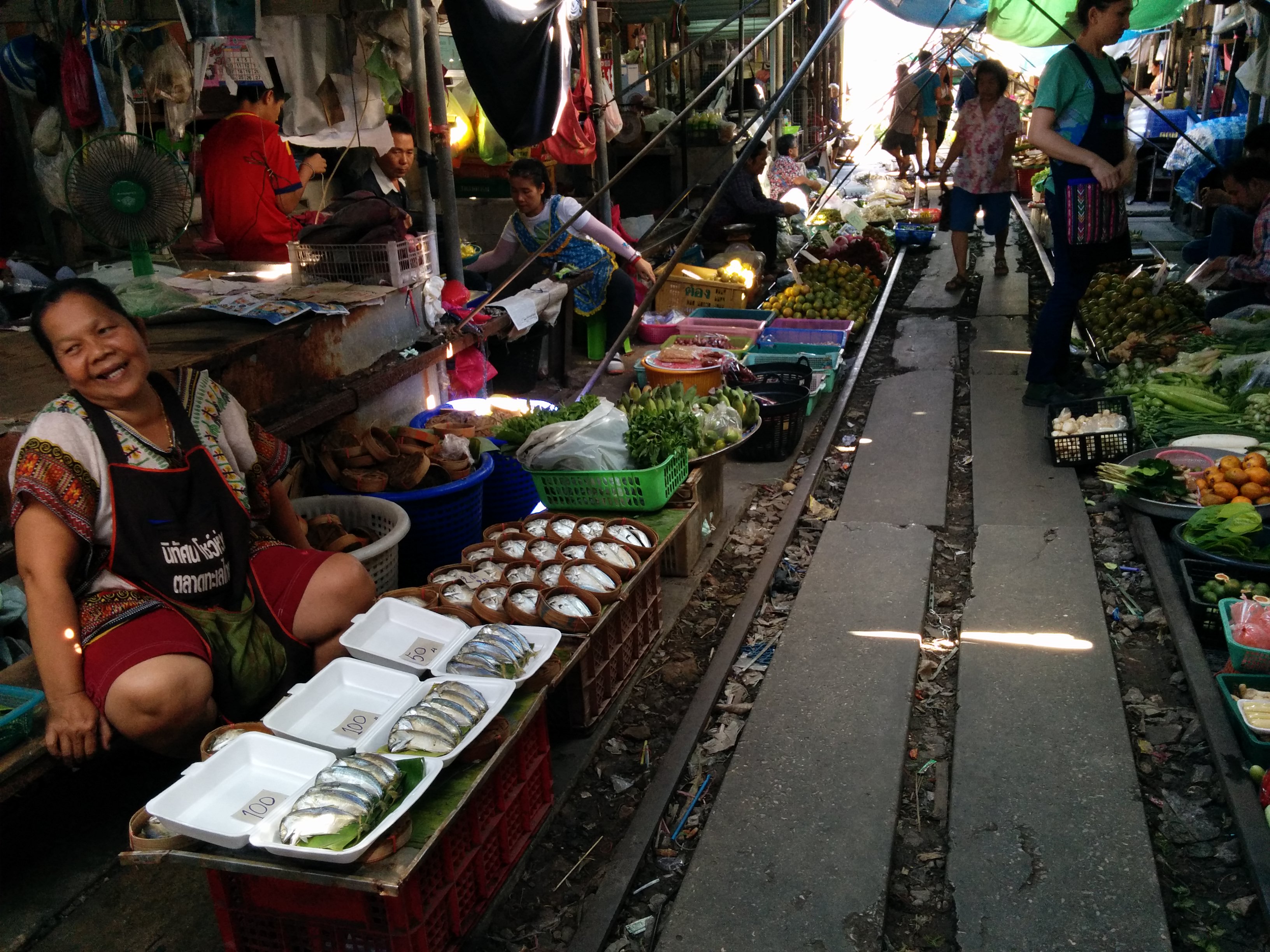 railway market, umbrella market, rom hub market, samut songkram