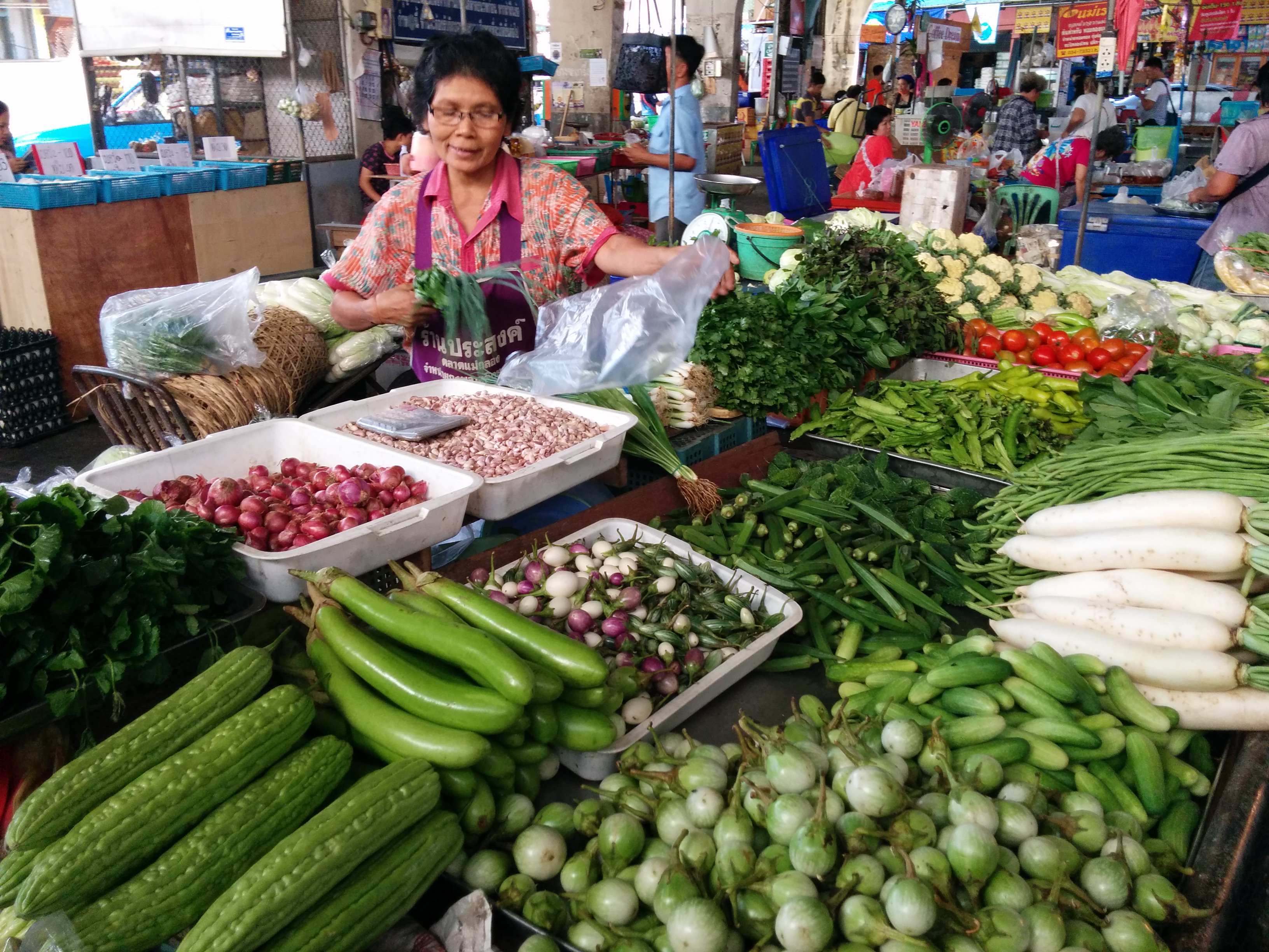 railway market, umbrella market, rom hub market, samut songkram