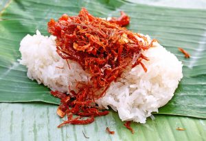 Grilled pork with sticky rice (Khao Niew Moo Ping)