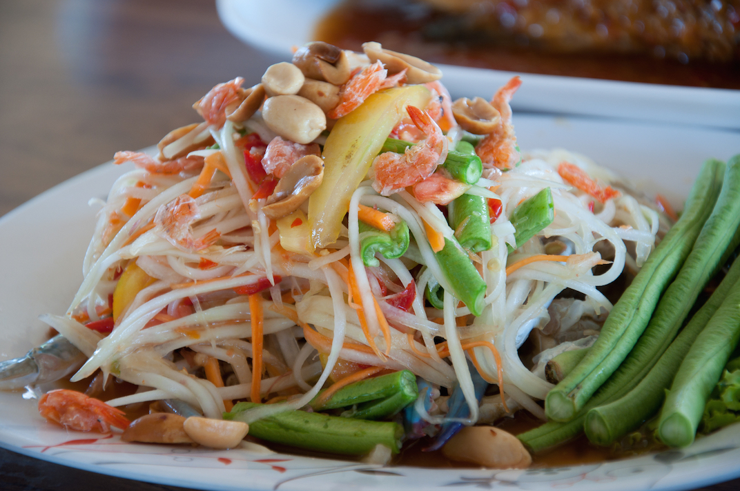 Papaya salad with sticky rice (Khao Niew Som Tum)