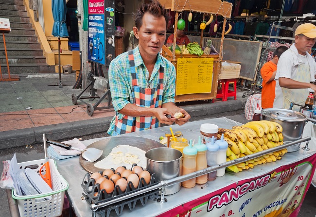 What to eat in Bangkok: Crispy Roti with plethora of fillings