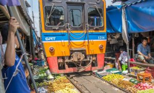 damnoen-saduak-floating-market-near-bangkok