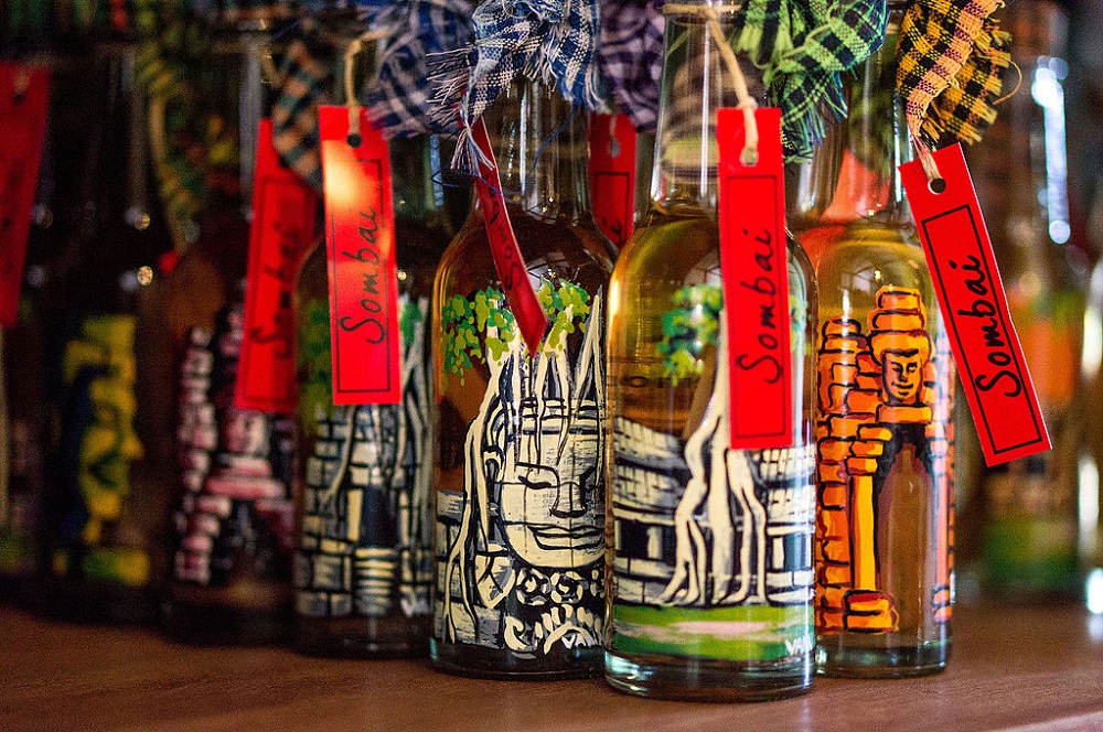 Sombai Siem Reap, Sombai Liquer Siem Reap, Hand-painted bottles Sombai, Young Cambodian Artists, Cambodia 