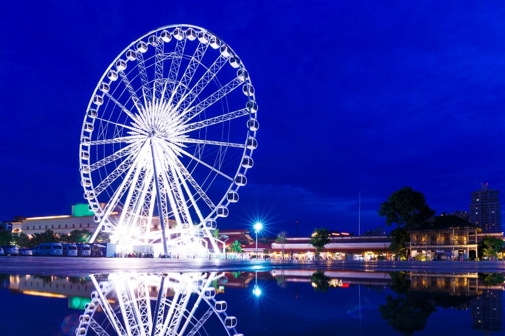 Take off at Saphan Taksin Station, and come to Asiatique by Asiatique's free sevice boat. 