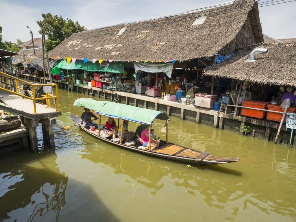 One day in Bangkok at Klong Lat Mayom Floating Market and absorb the local atmosphere