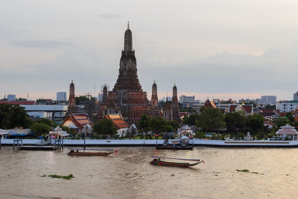 Even if you have one day in Bangkok, come to spend your time at Wat Arun