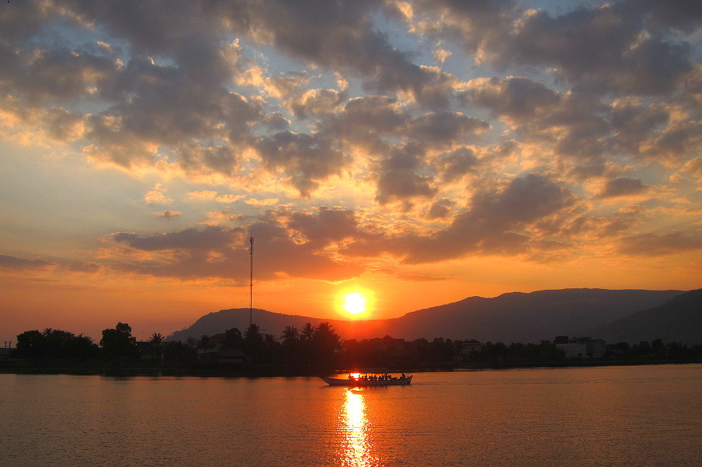 Kampot river sunset, things to do in Kampot